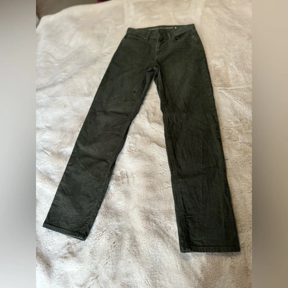 American Eagle 90’s straight corduroys. Size 0 - Picture 6 of 9